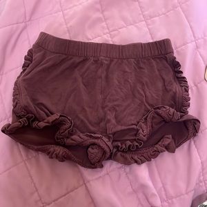 Kate Quinn 2t ruffle short